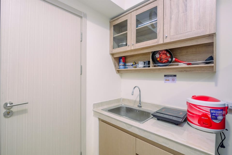 Room | Private kitchen | Fridge, stovetop, cookware/dishes/utensils