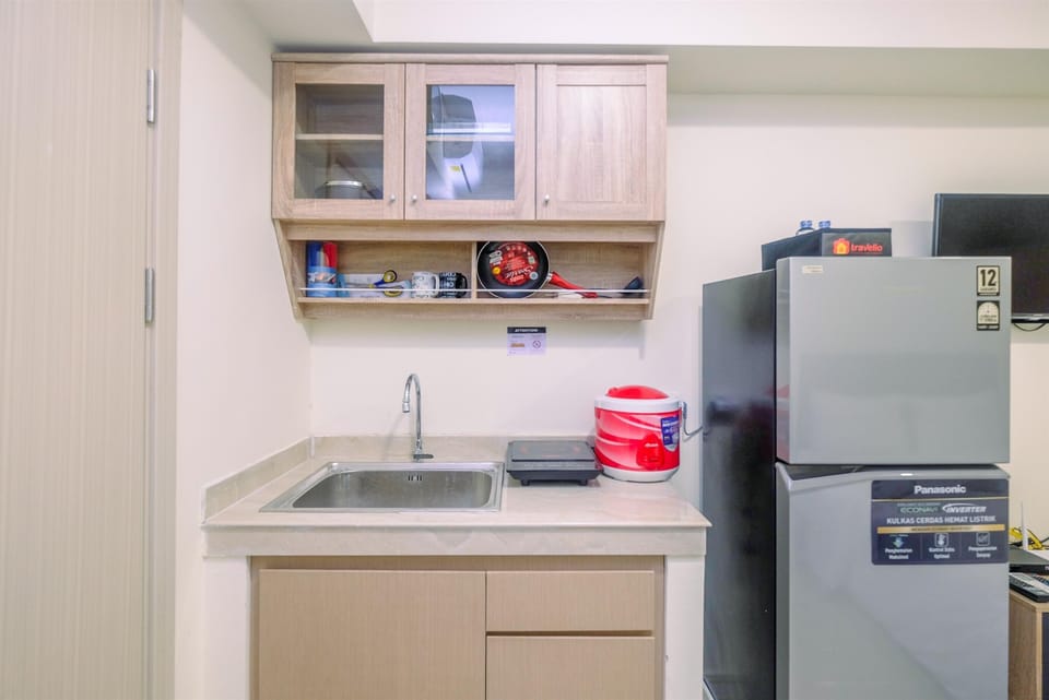 Room | Private kitchen | Fridge, stovetop, cookware/dishes/utensils