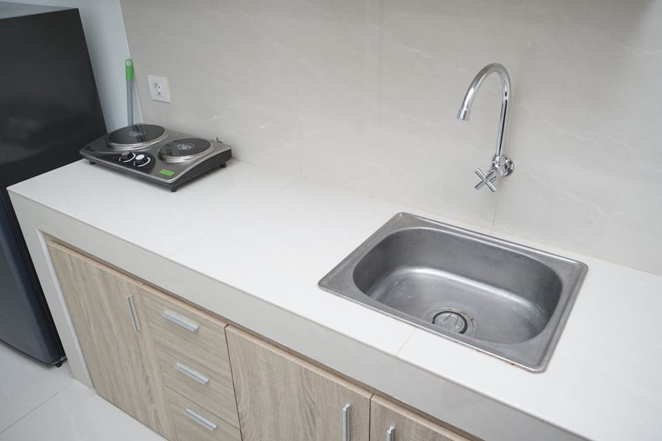 Room | Private kitchen | Fridge, stovetop, cookware/dishes/utensils