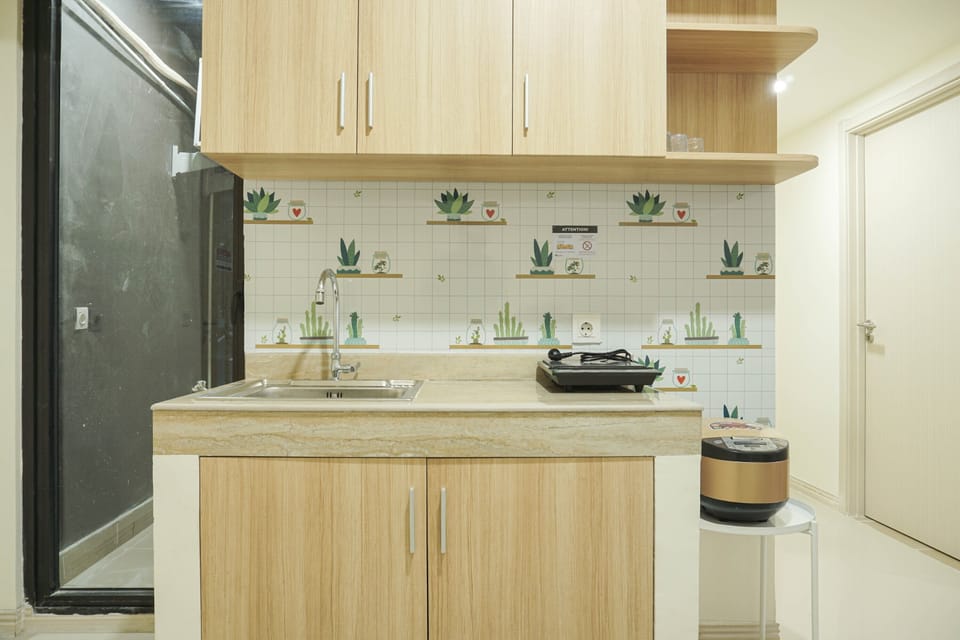 Room | Private kitchen | Fridge, stovetop, cookware/dishes/utensils
