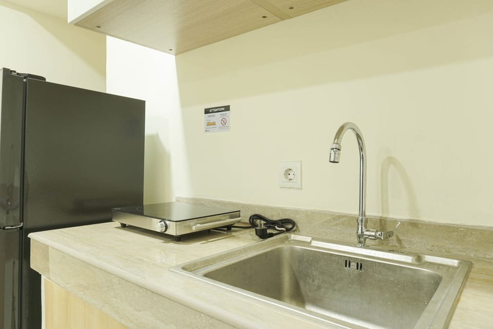 Room | Private kitchen | Fridge, stovetop, cookware/dishes/utensils