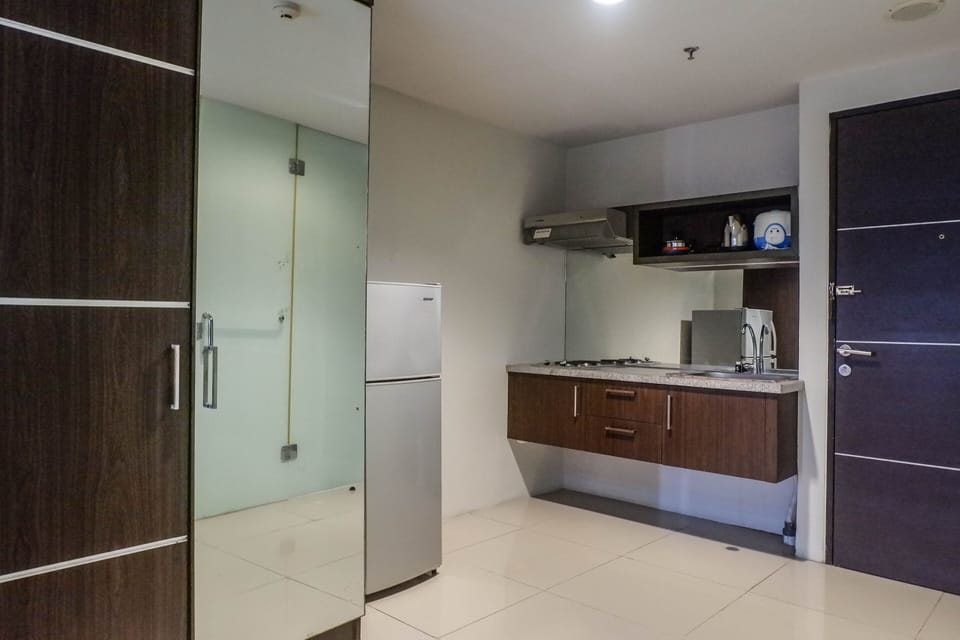 Room | Private kitchen | Fridge, stovetop, coffee/tea maker, cookware/dishes/utensils
