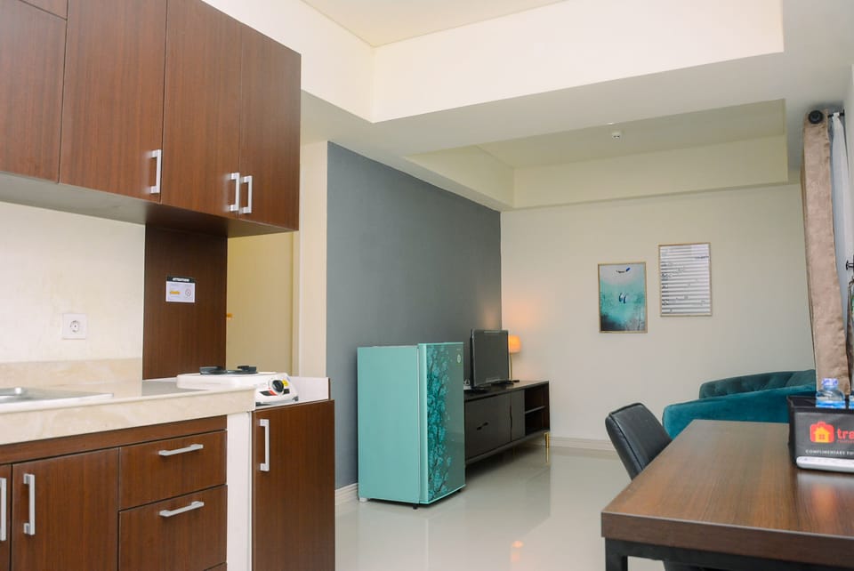 Room | Private kitchen | Fridge, stovetop, cookware/dishes/utensils