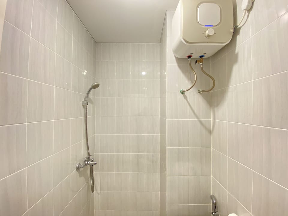 Room | Bathroom | Shower, free toiletries, towels