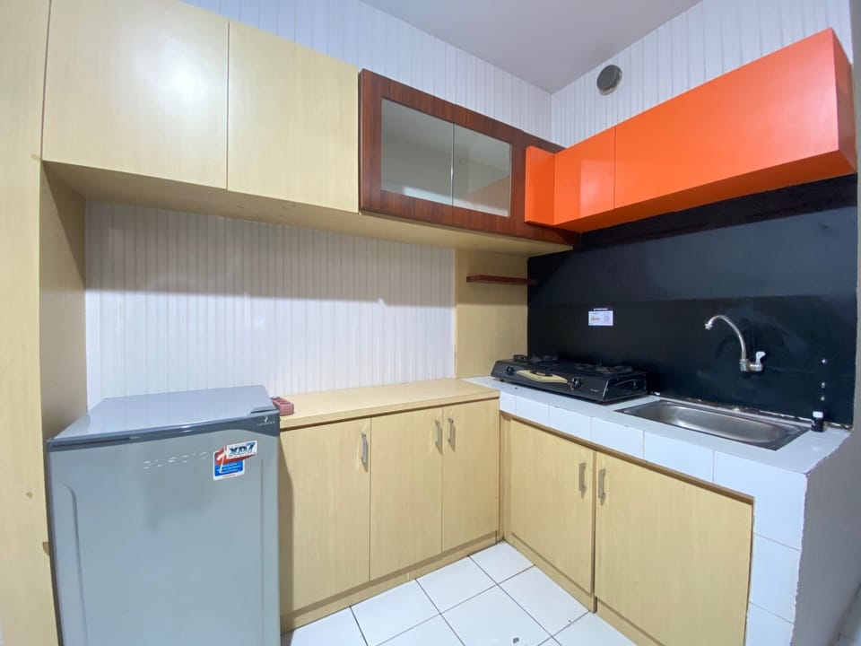 Room | Private kitchen | Fridge, stovetop, cookware/dishes/utensils
