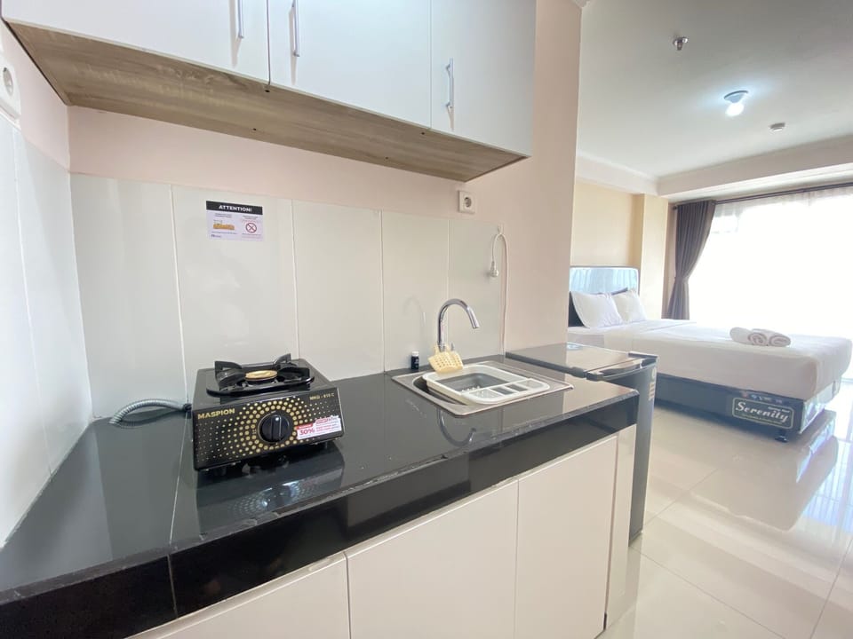 Room | Private kitchen | Fridge, stovetop, electric kettle, cookware/dishes/utensils