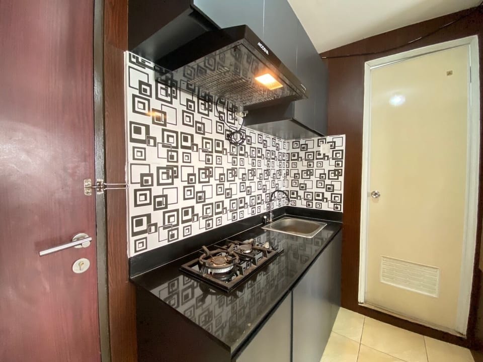 Room | Private kitchen | Fridge, stovetop, cookware/dishes/utensils