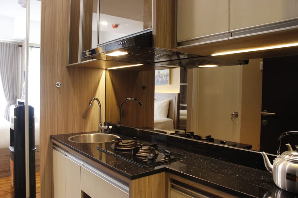 Room | Private kitchen | Fridge, stovetop, cookware/dishes/utensils