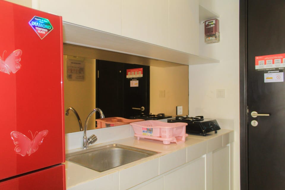 Room | Private kitchen | Fridge, stovetop, cookware/dishes/utensils