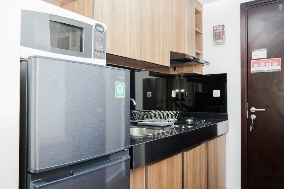 Room | Private kitchen | Fridge, stovetop, electric kettle, cookware/dishes/utensils