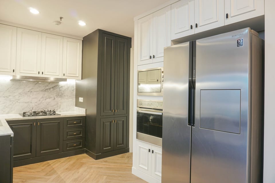 Room | Private kitchen | Fridge, stovetop, cookware/dishes/utensils