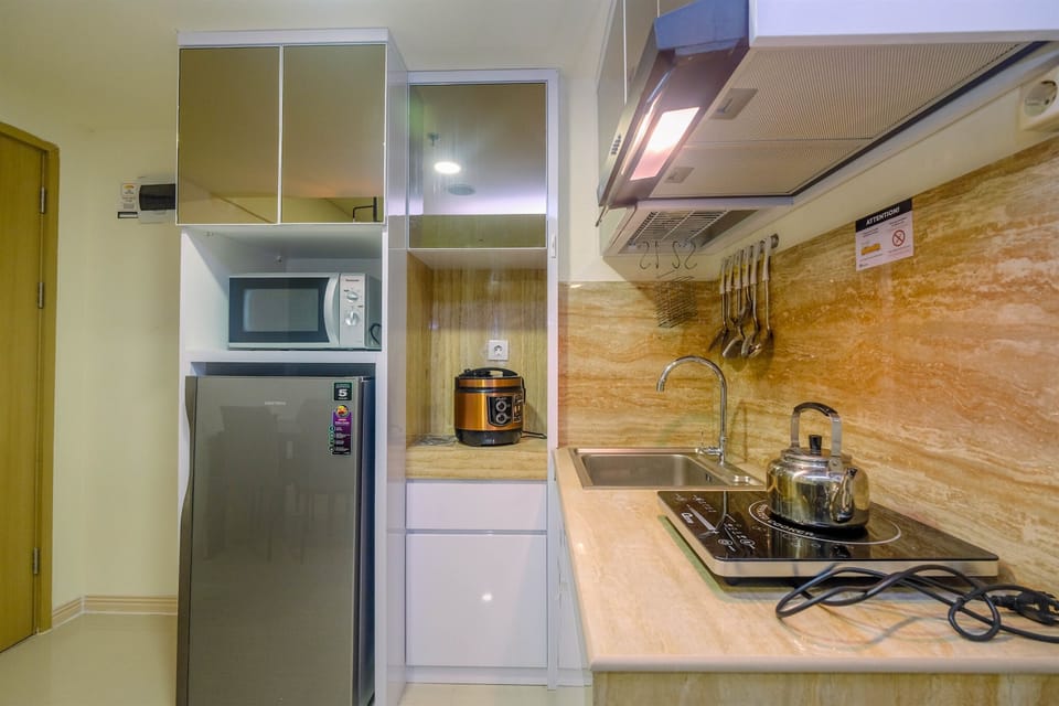Room | Private kitchen | Fridge, stovetop, cookware/dishes/utensils