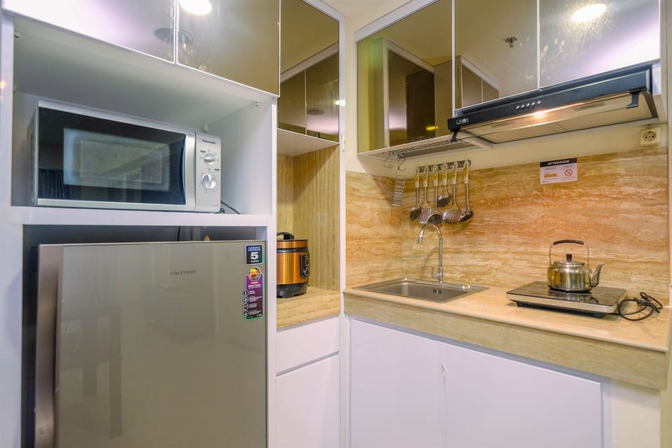 Room | Private kitchen | Fridge, stovetop, cookware/dishes/utensils