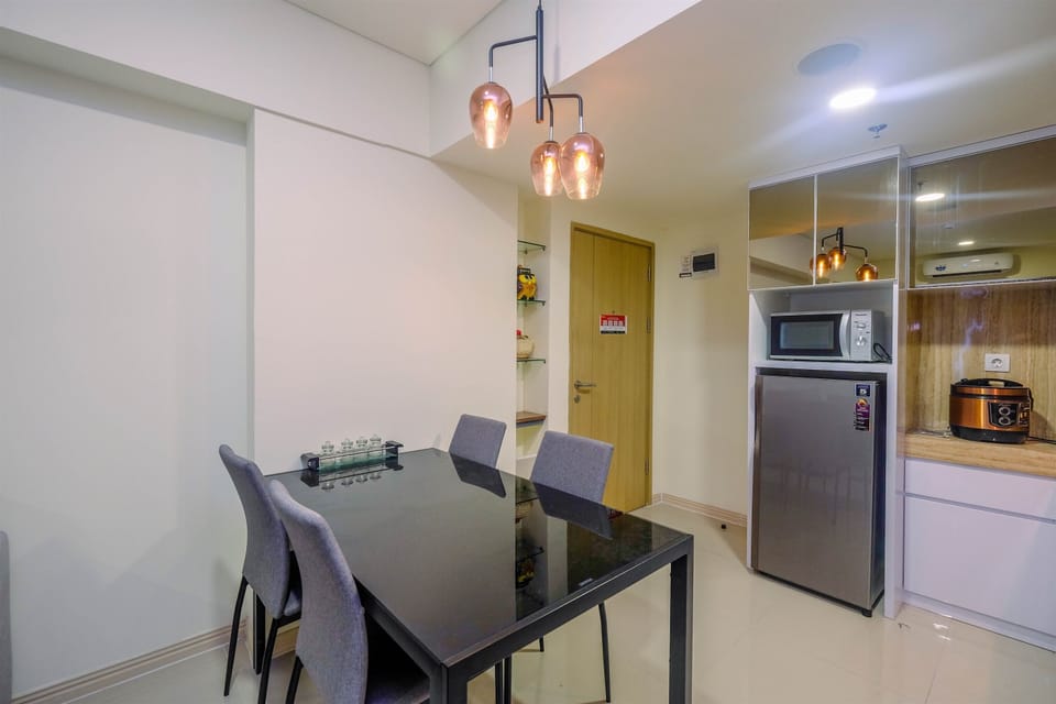Room | Private kitchen | Fridge, stovetop, cookware/dishes/utensils