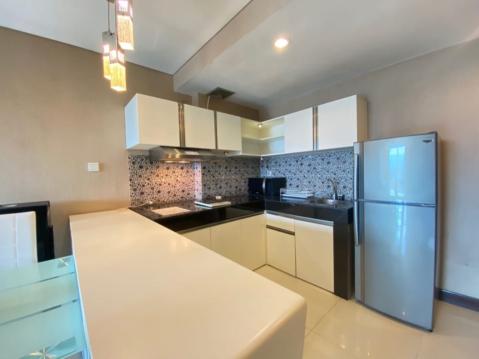 Room | Private kitchen | Fridge, stovetop, cookware/dishes/utensils