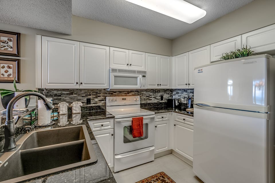 Full kitchen