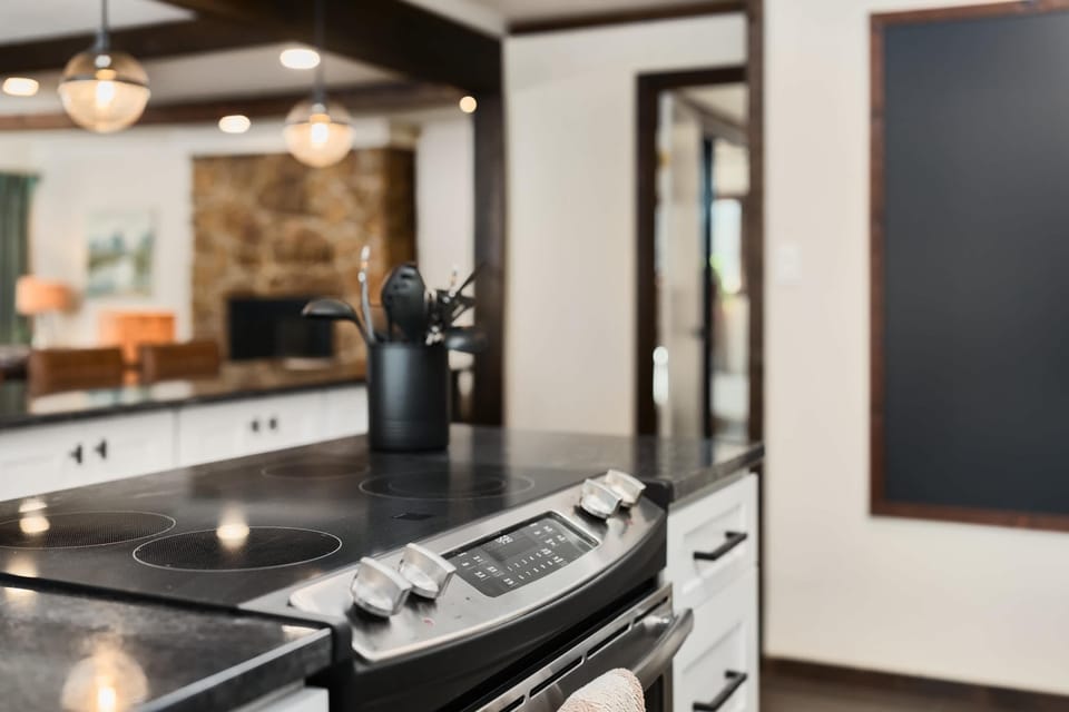 Kitchen (main level)