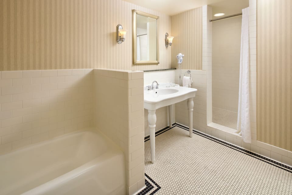 Combined shower/tub, free toiletries, hair dryer, bathrobes