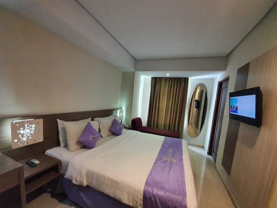 Superior Room, 1 Double Bed | Premium bedding, in-room safe, free WiFi, bed sheets