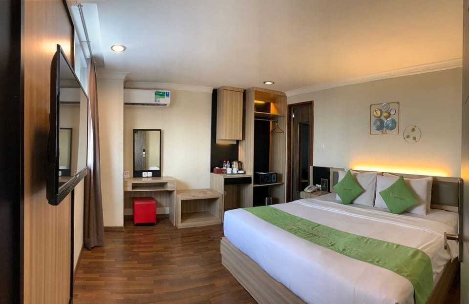 Deluxe Room | Premium bedding, in-room safe, free WiFi, bed sheets