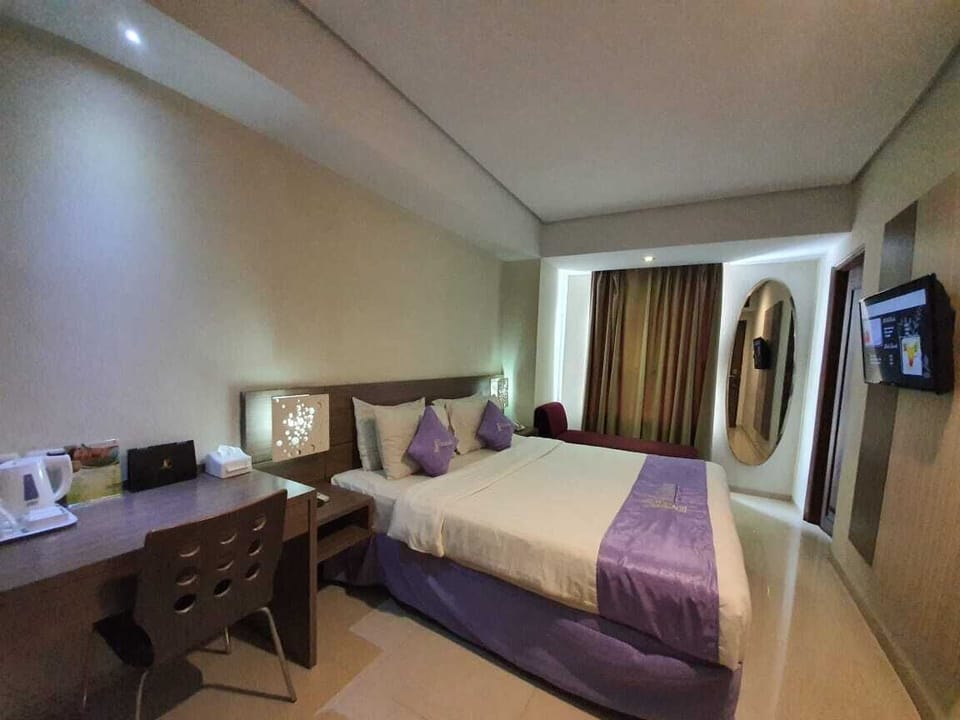 Superior Room, 1 Double Bed | Premium bedding, in-room safe, free WiFi, bed sheets