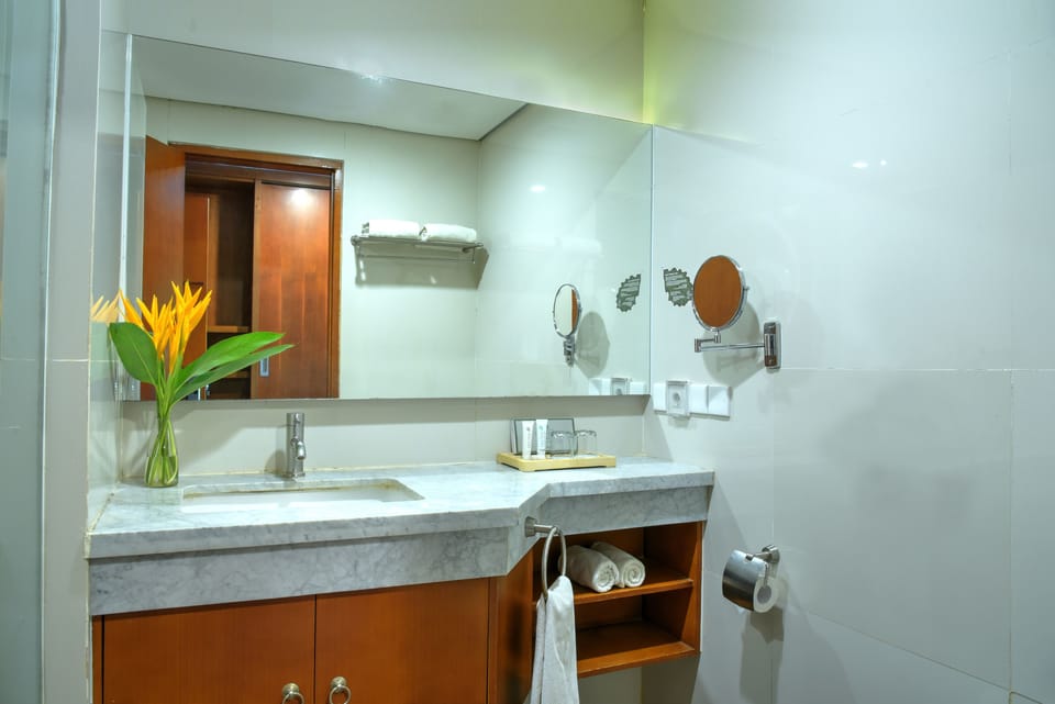 Oak Tree Emerald Hotel & Conventions Semarang Hotel in Indonesia