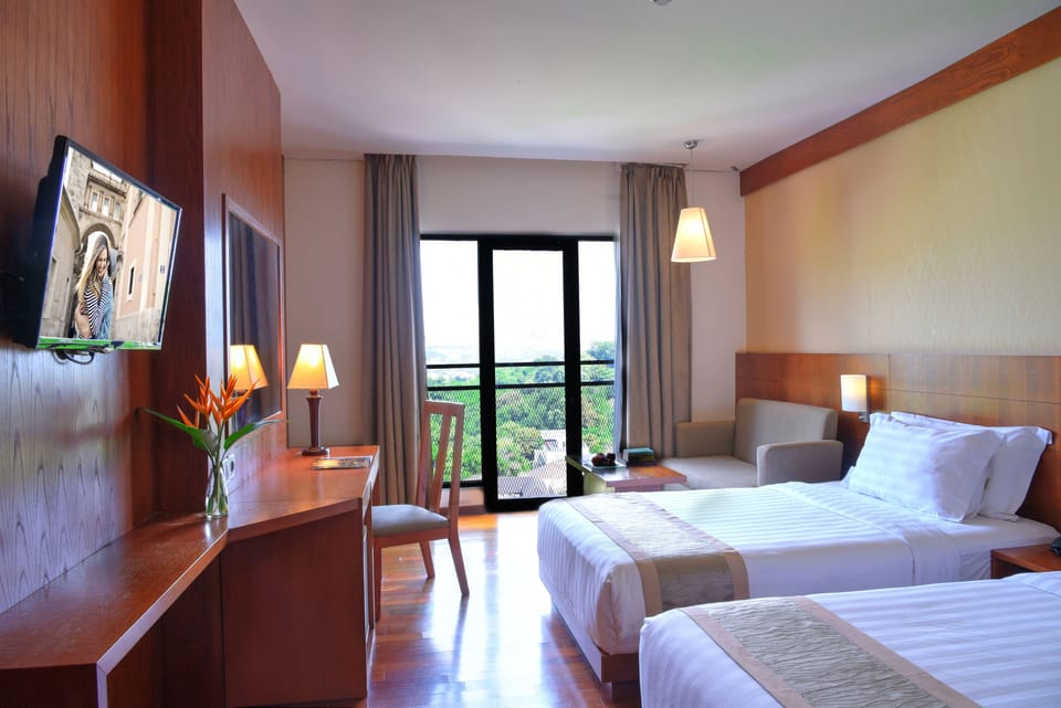 Executive Twin Room | In-room safe, desk, free WiFi, bed sheets