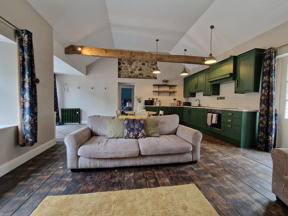 Traditional Cottage, Private Bathroom | Lounge