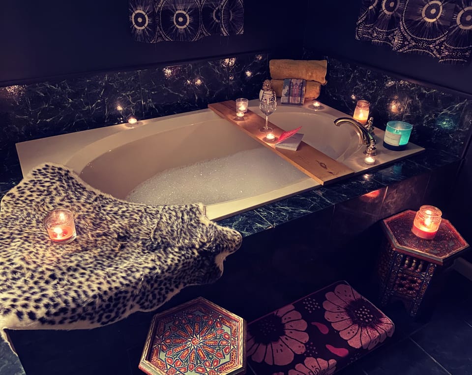 Romantic large tub for two!