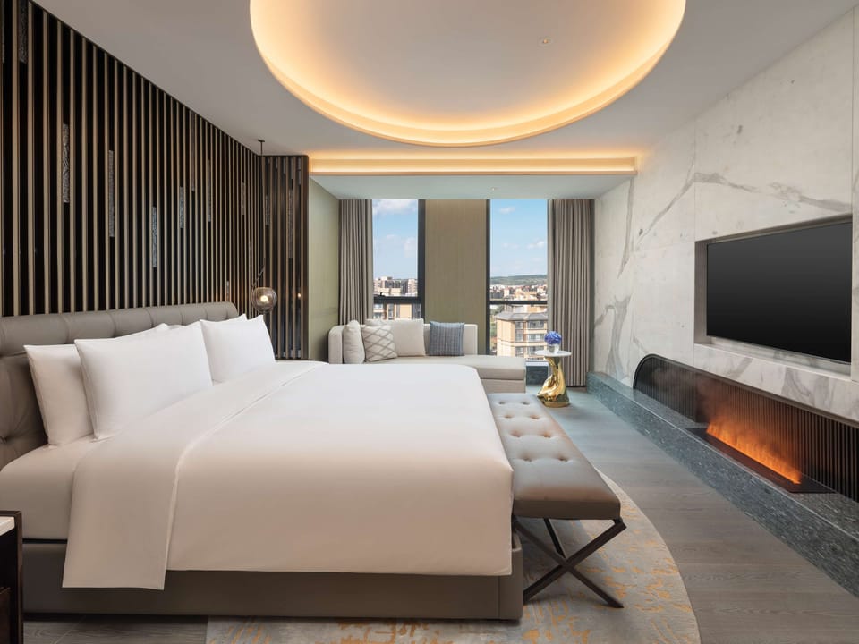 King Presidential Suite | Premium bedding, minibar, in-room safe, desk
