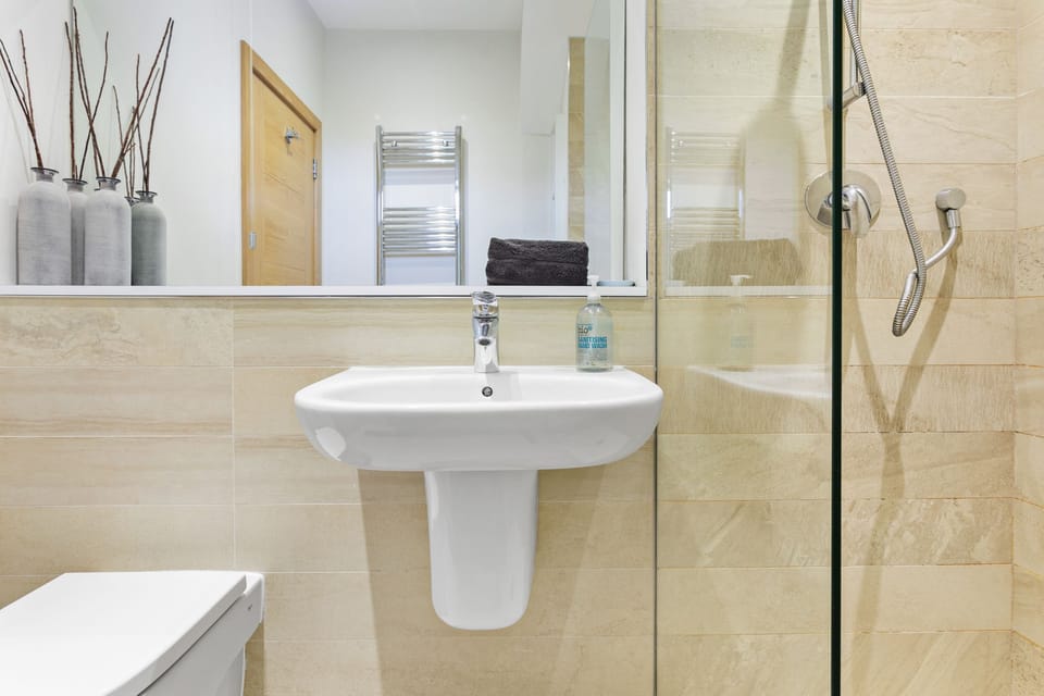 En-Suite , Shower, wash Basin-Coast At Beachdown