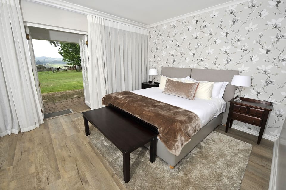 Meadow Room : Twin/King (4) | Premium bedding, in-room safe, desk, blackout drapes