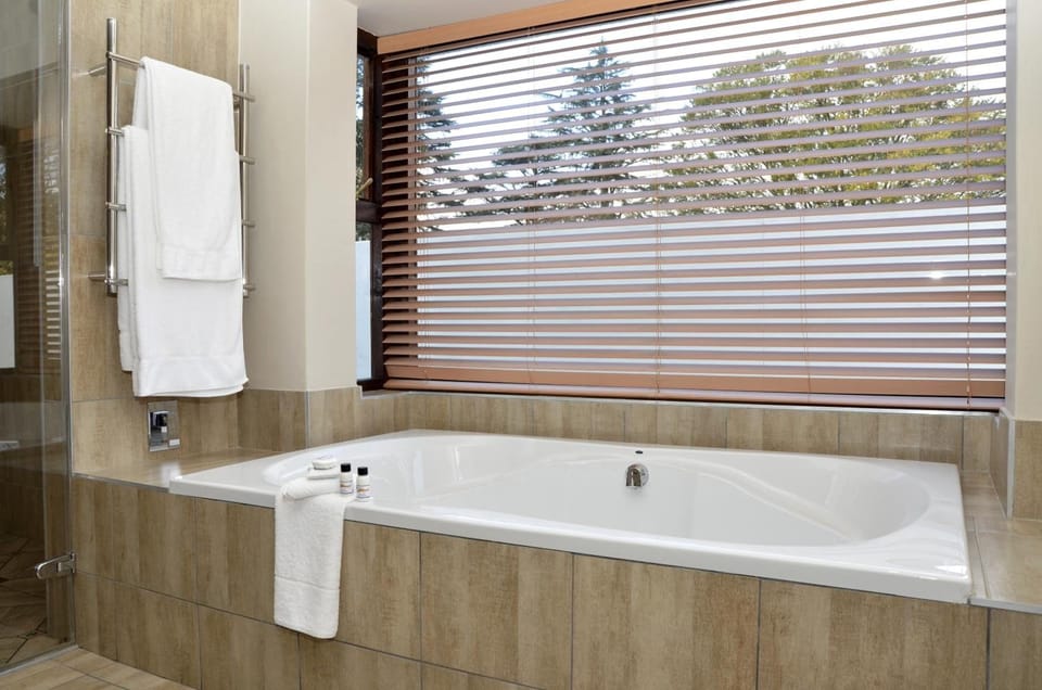 Separate tub and shower, free toiletries, hair dryer, towels
