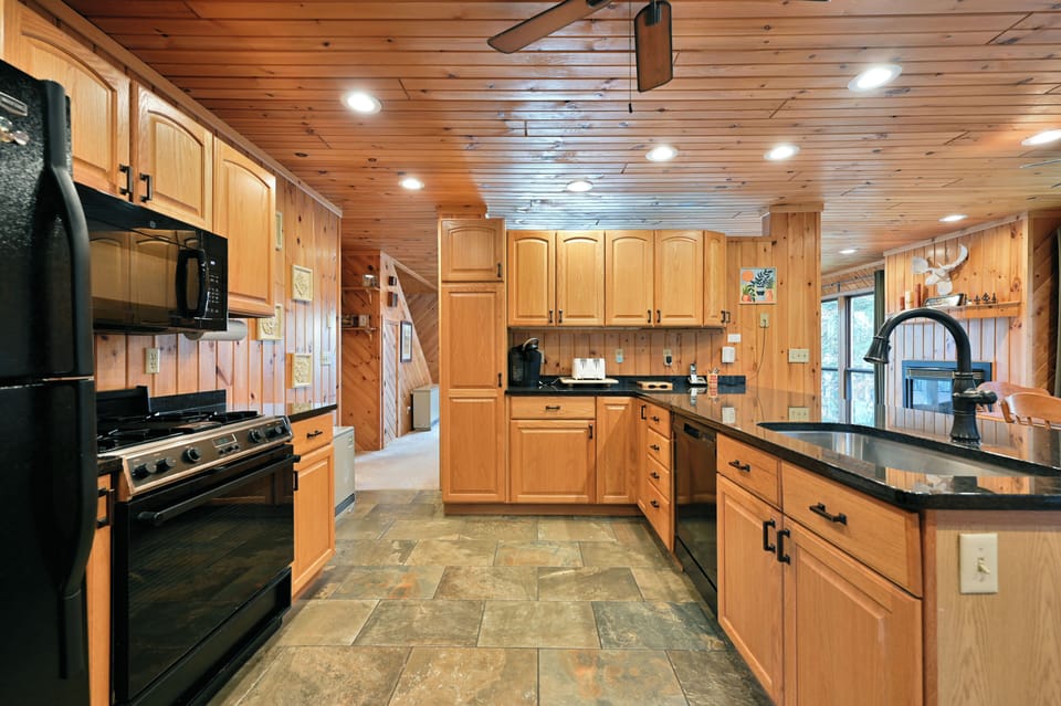 Room, Multiple Beds, Balcony | Private kitchen | Fridge, microwave, oven, stovetop