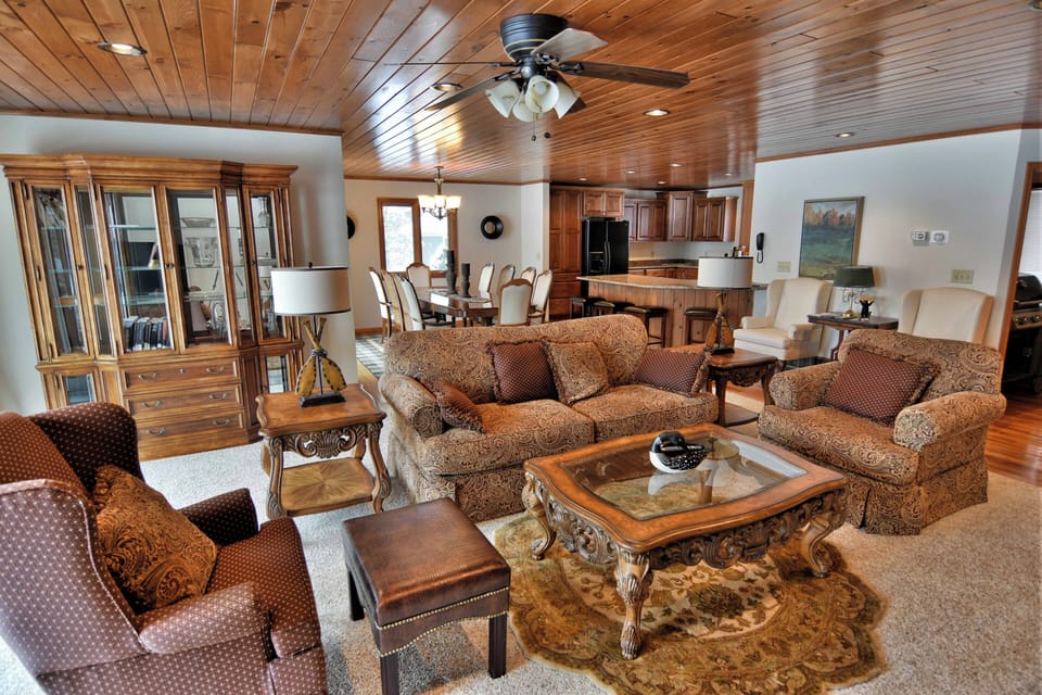 House, Multiple Beds, Fireplace | Living area | 50-inch TV with cable channels