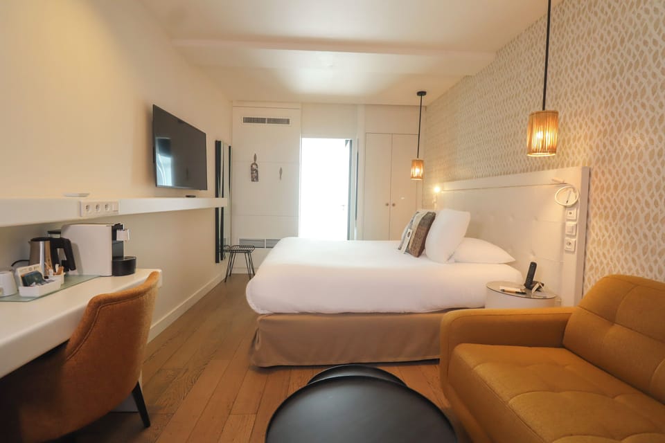 Exclusive Room, 1 King Bed with Sofa bed, Non Smoking (with Sofabed) | 1 bedroom, premium bedding, free minibar, in-room safe