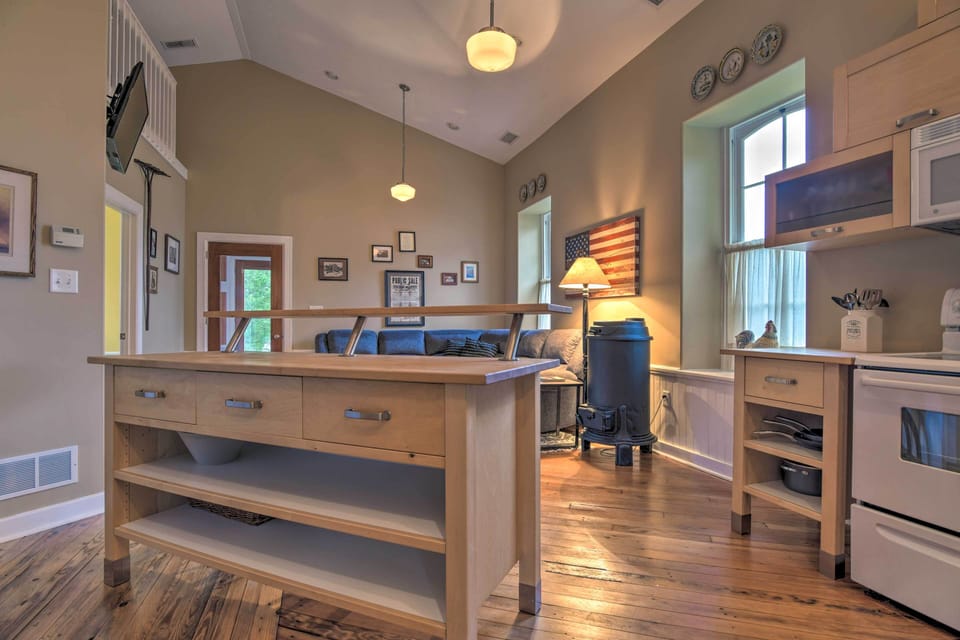 Private Hot Tub at Cozy Wrightsville Cottage! Cottage in Pennsylvania