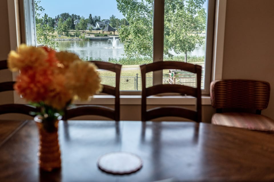 Enjoy breathtaking lake views right from the dining room!