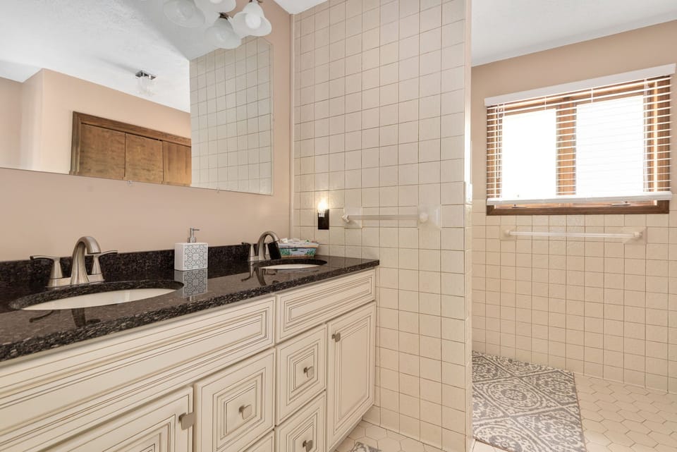 Master bathroom - ensuite