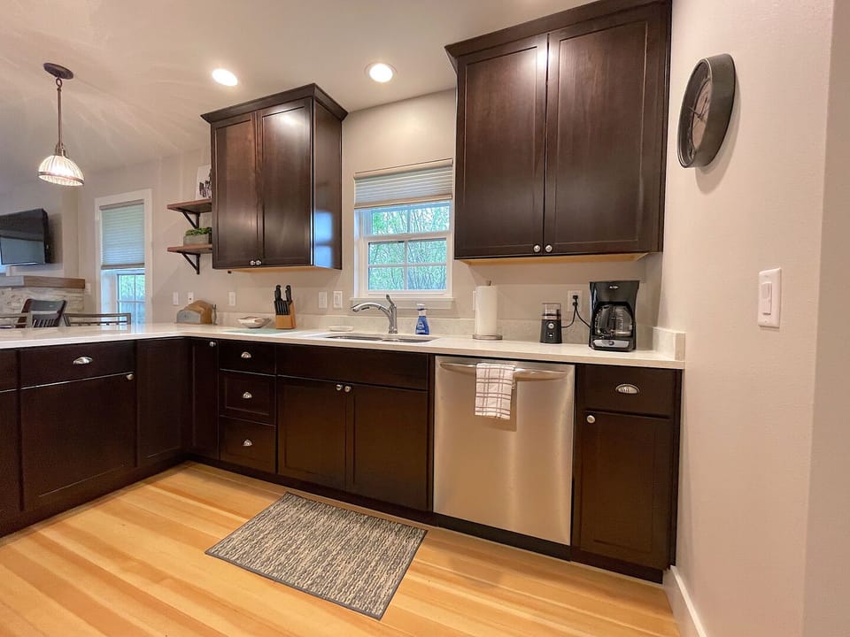 Fully equipped bright & open Kitchen