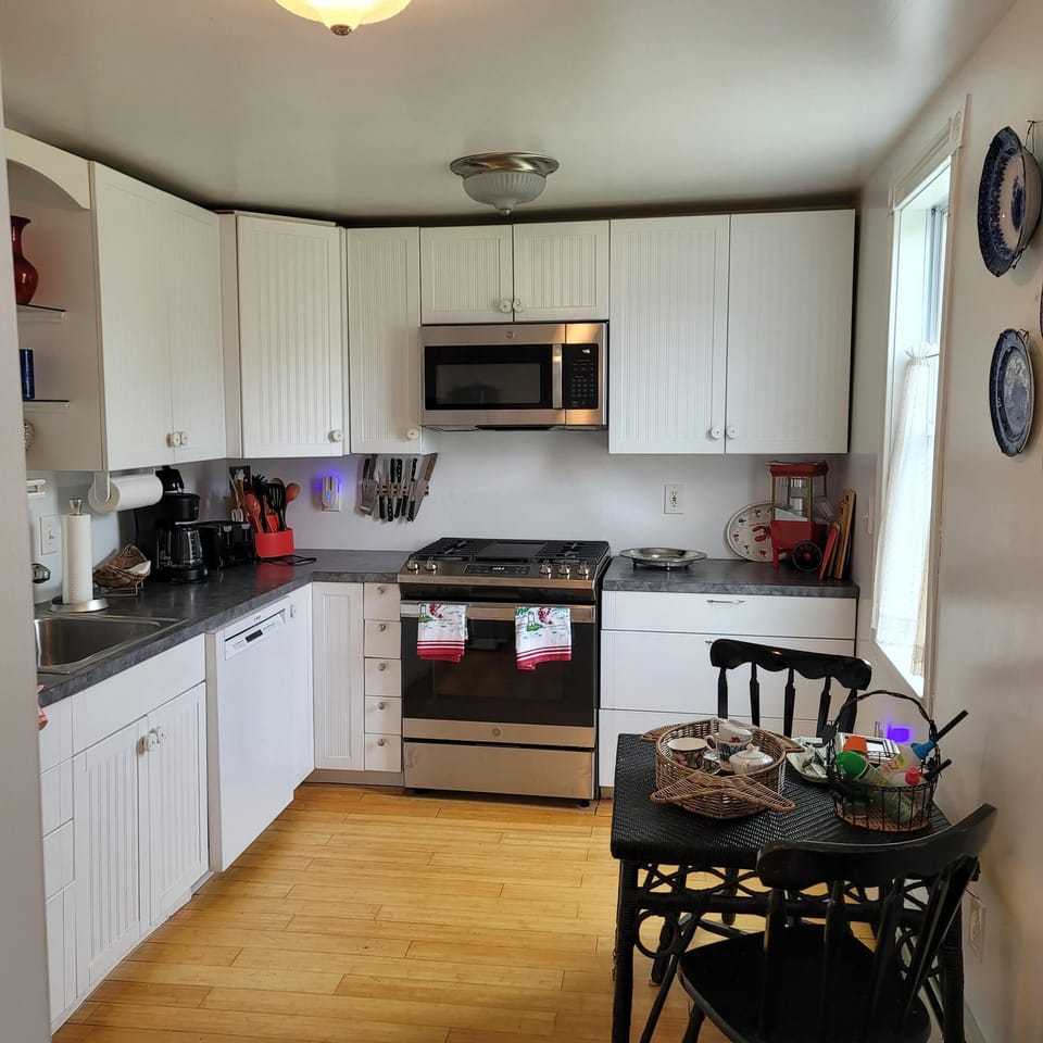 Kitchen, fully stocked