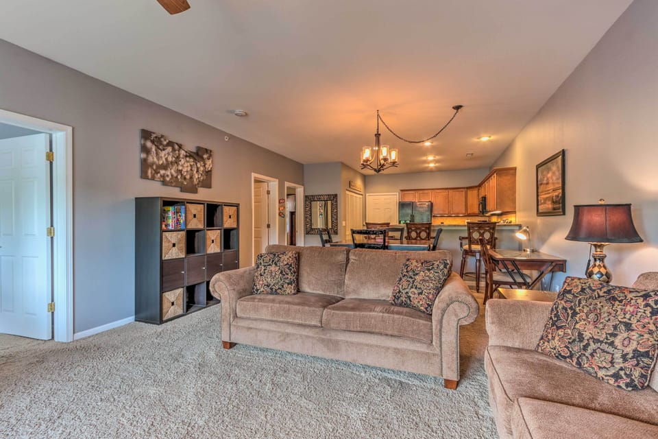 Living Room | Central Air Conditioning | Smart TV | Fireplace