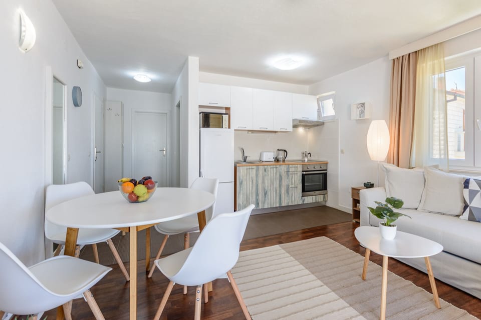 Apartment (One bedroom apartment with balcony) | Private kitchen | Fridge, coffee/tea maker