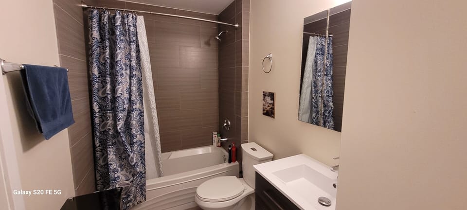 Full bathroom on the main floor with shower and tub