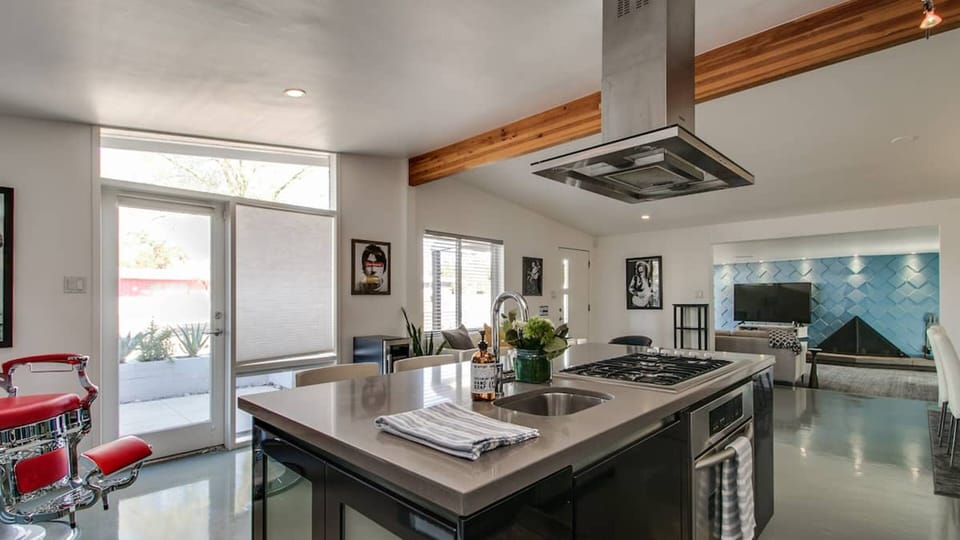 Studio (3 Bedrooms) | Private kitchen | Fridge, microwave, oven