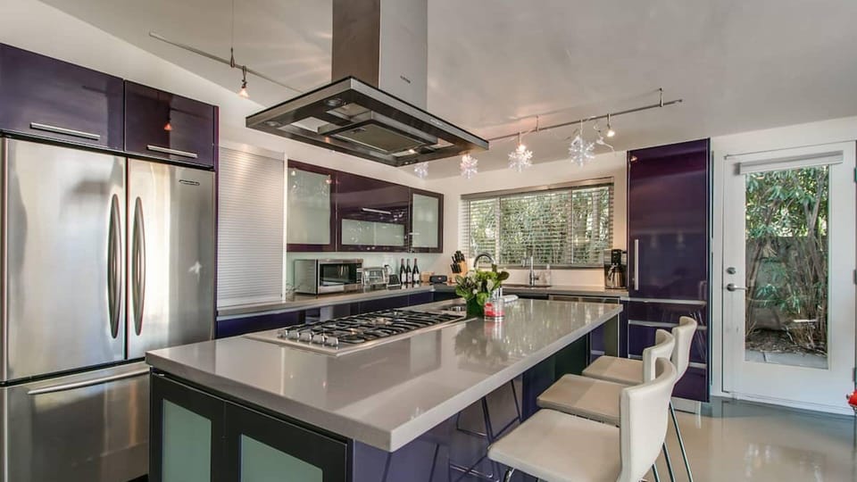 Studio (3 Bedrooms) | Private kitchen | Fridge, microwave, oven