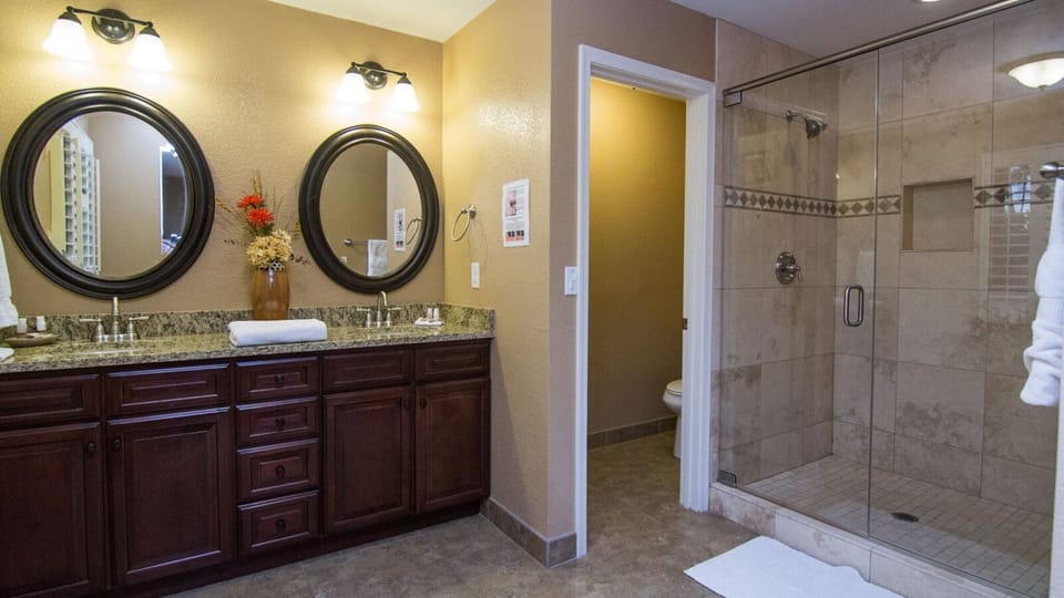 Private Playground: Golf Pool Table and Hot Tub! House in Buenavante