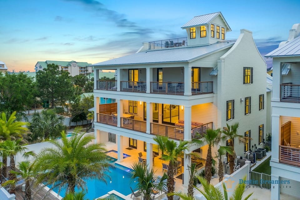 Sapphire Shores - 7,500 sq of Beach Living