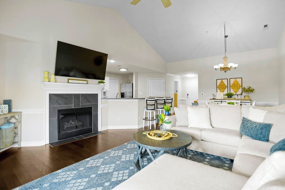 Open concept living, dining & kitchen.