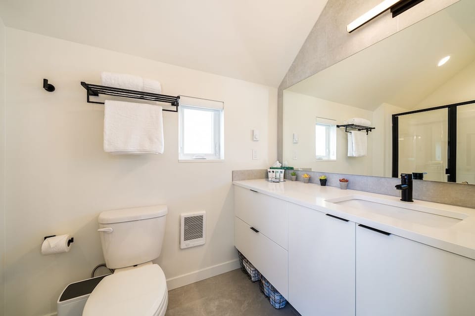 Guest Suite 2 Bath